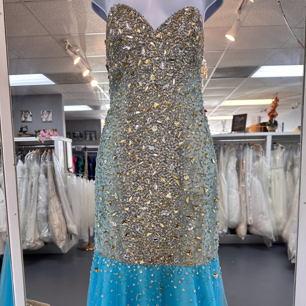 Royal Queen prom/pageant dress size 4